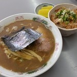 まるたかラーメン - ラーメンと豚丼頼みました（２０１５年５月）。