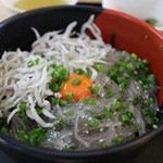 大洗町漁協　かあちゃんの店 - しらす２色丼