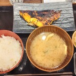 炭火焼干物定食 しんぱち食堂 - 料理写真: