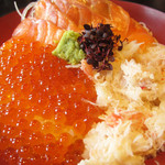 美食米門 - サーモン、いくら、蟹の海鮮丼