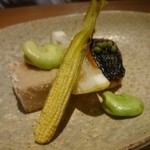 こふく - 焼き物 胡麻豆腐、本鱒薫製焼き、ヤングコーン、空豆、日向夏。