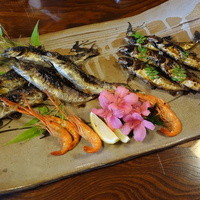 飴源 - 山女の塩焼き、鮎の塩焼き、川海老焼き