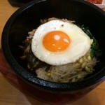 石焼ビビンバ(800円)