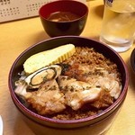 とり八 - かわらない美味しさ。
            鳥丼 700円。