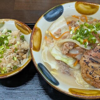 沖縄そば なかざ家_1