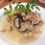 君想ふ暮らし - 博多地鶏とキノコの白ワイン蒸し(￥1280)