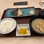 築地食堂 源ちゃん - 料理写真:暫く待つとサワラの西京焼き定食1364円の出来上がりです。