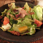 umie - 彩り野菜のサラダ アンチョビソースがけ