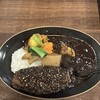 炭火ハンバーグ 肉焼き亭 - ハンバーグ黒カレー250g＋ブラックペッパー
