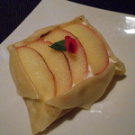 りんごのクレープ包み