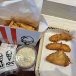 ケンタッキーフライドチキン - 料理写真:クリスピー×2、骨なしケンタッキー、コールスローM、ポテトBOX