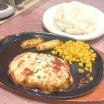 サイゼリヤ - 料理写真:イタリアンハンバーグ500円・ラージライス200