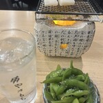 やきもち - スピードメニューの枝豆を食べながら餅が焼けるのを待つ♪( ´▽｀)