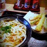 麺天 - 天ぷら盛り合わせうどん880円