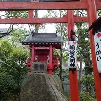 とうふ屋うかい 鷺沼店 - 中庭に小さなお稲荷さん