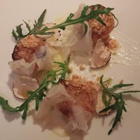 レフェルヴェソンス - 新玉ねぎのソテーと鱸のふりかけ、山葵のエミュルション、ヘーゼルナッツ、夏トリュフ、ルコラセルバチコ！