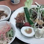 Gala Hotel - バイキングで朝ごはん　ひと口魯肉飯と水色の殻のゆで卵美味しかった♪