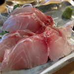 元祖立ち飲み屋 - 天然イサキ刺し￥300円