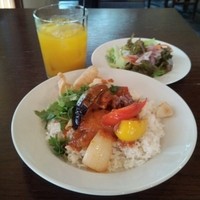 coci - ランチはサラダ、ドリンク付きで1100円