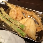 魚ちゃん - 穴子、アスパラ、レンコン等の天ぷら