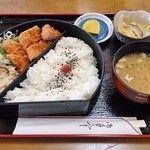 お食事処 廣瀬 - とんかつ弁当 550円