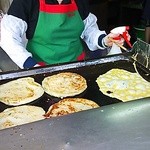 天津葱抓餅 - メニューは5種類　卵をシャーッと垂らして