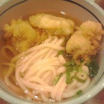 おにやんま 五反田本店 - 鶏天うどん(温) ４２０円(税込)(２０１５年６月２日撮影)