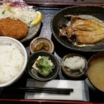 定食や - アジの開き＆メンチカツセット（９８０円）です。２０１５年５月