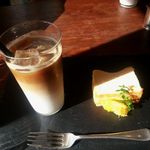 天心閣 - カフェラテ＆チーズケーキ