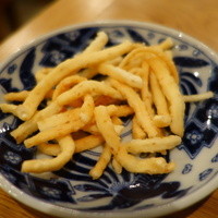 自家製粉石臼挽きうどん 青空blue 本店 - 揚げうどん　サービス的な