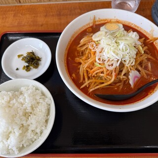 太龍 - 料理写真:太龍ラーメンの味噌スープ辛口@¥1200+ライス