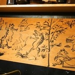 蓮生 - お店の壁に描かれた絵（鳥獣戯蕎画）