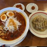 幸楽苑 - 料理写真:会津レッドチャーハンセット 味玉 千切りねぎ 辛にんにく 唐辛子X5