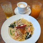 オリーブの丘 - 料理写真:サーモンとイクラのペペロンチーノ