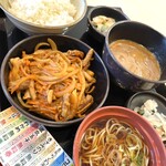 ゆで太郎 - 料理写真:もつ炒め定食(並)¥900込+無料クーポンでカレールー(2026/10/上旬)