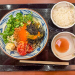 丸亀製麺 - 料理写真:肉辛まぜうどん　890円
