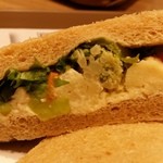 BLOSSOM & BOUQUET DELI CAFE - ガルバンゾ―と野菜たち