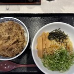 吉野家 - 料理写真:牛丼(並)、油そば(並)セット