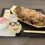 築地銀だこ - 料理写真:銀だこのたこ焼き。