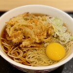 いろり庵きらく - 料理写真:かき揚げ天玉そば(700円)