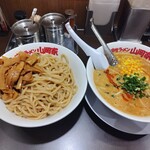 味噌ラーメン 山岡家 - 料理写真: