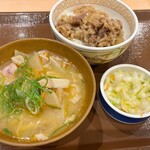 すき家 - 料理写真:牛丼(ミニ)+とん汁みそらーめん おしんこセット 880円