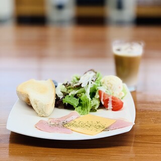 オープンカフェ まるごとやまなし館_0