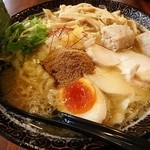 鶏翔 - 濃厚鶏白湯三種盛り(醤油)！雨の日大盛りは無料だよ！