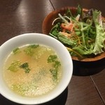 和華松 - 平日サービスのサラダとスープ