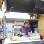 Okonomiyaki Hirano - おばちゃん(∩´∀｀)∩