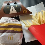 マクドナルド - 料理写真:ダブルチーズバーガー 530円
マックフライポテトM 390円
三角チョコパイ（クロ）200円