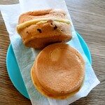 あじまん - 料理写真:これは旦那のセット笑 上は少しつぶあんが見えてますね(*‘ω‘ *) 人手不足でなかなか営業できない店舗もあるようですが、今年もヤマザワ杜のまち店は無事再開✨✨感謝です♫