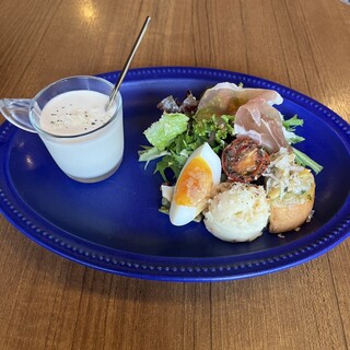 Cafe & Kitchenbar 凛花_1