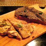 豚とイチジクのリエット、鶏レバーのブルスケッタ